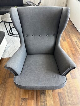 Šedé křeslo ušák IKEA STRANDMON - 4