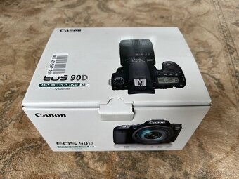 Canon EOS 90D s objektivem 18-135 - 4