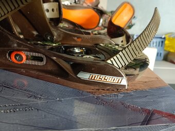 Prodám snowboard včetně vázání a bot - 4