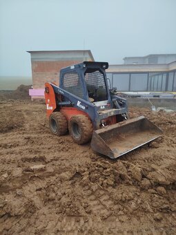 Smykový nakladač - 4