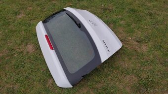 HYUNDAI i30 – DVEŘE KUFRU BÍLÉ 5DV - 4