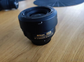 Nikon D3400 + 18-55 mm AF-P VR + Nikon Nikkor 35mm - 4