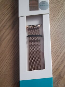 Apple nový Milánský řemínek Epico Apple Watch nový
- 4