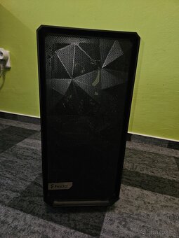 Prodám počítačovou skříň Fractal Design Meshify 2 Compact TG - 4