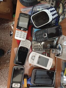 Predám 100ks mobilov - 4