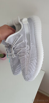 Úplně nové tenisky Yeezy Boost 350 V2 "Static" 43 - 4
