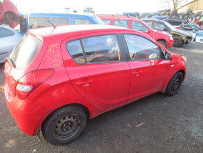 Hyundai i20 rok 2009 , 1.2 benzin , 57 kw , díly - 4