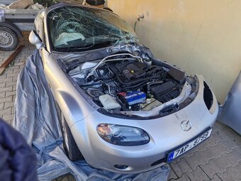 Mazda mx5 nc bouraná na bok - 4
