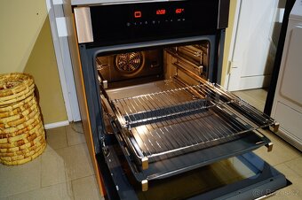 Siemens nerezová vestavná trouba HB370560E, lyžiny - 4