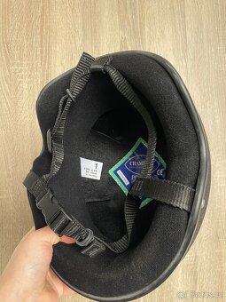 Dostihová přilba - 4