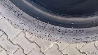Prodám 2 x pneu Pirelli 224/45/17 Runflat - 4