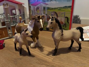 Schleich stáj a tři koníci - 4