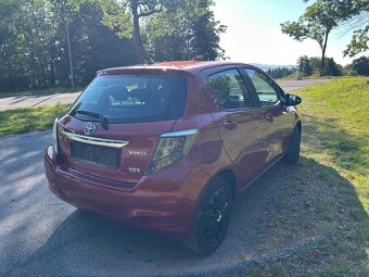 Toyota Yaris 1,5 Hybrid 55 KW r.v. 2012 Automat - 4