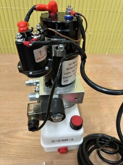 hydraulická pumpa 12V (pouze rozbalená) - 4
