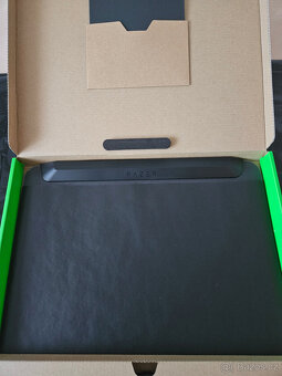 Razer Firefly V2 Pro – podložka s LED podsvícením, černá - 4
