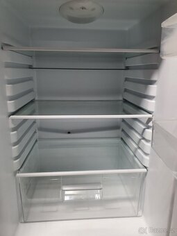 nová A++ 144cm pěkná lednice s mrazákem - 4