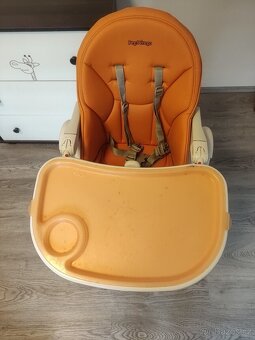Postýlka a komoda s přebalovacím pultem + jídelní židlička. - 4