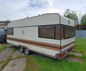 Knaus AZUR 560, chata na kolech - 4
