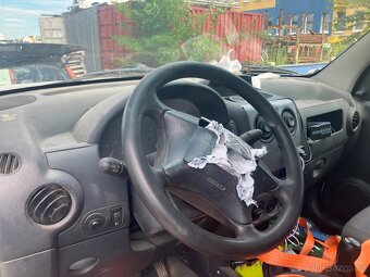 Citroen berlingo 1.9d po nehodě - 4