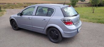 Prodám Opel astra H 1.4i 16V 66Kw r.v.2010 naj.160tis. - 4