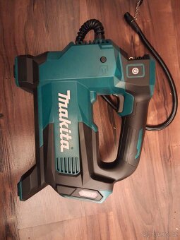Prodám aku kompresor Makita - 4