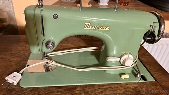 Skříňkový šicí stroj - 4