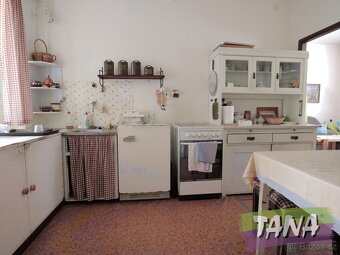 Prodej většího rodinného domu v obci Pecka, ev.č. 00048 - 4