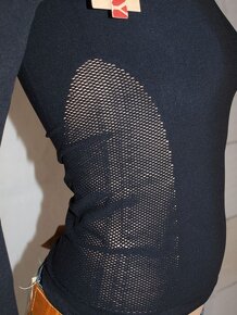 Elegantní černé tričko s dlouhým rukávem - 4