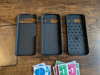 6x tvrzené sklo + 3x kryt Pixel 8a - 4