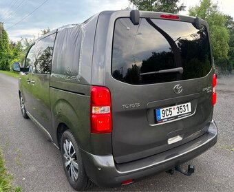 Toyota Proace Verso VIP 2.0D 130kW Automat • 6 míst • 4/2022 - 4