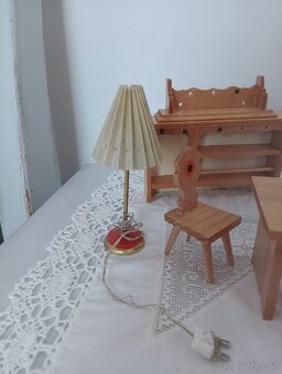 Starý dřevěný nábytek pro panenky - 4