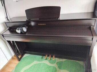 Digitální piano Yamaha Clavinova CLP 735 - 4