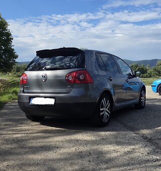 VW Golf 5 1.6 MPI TOUR edice 75 kW, 2007, 86 xxx km
 - 4