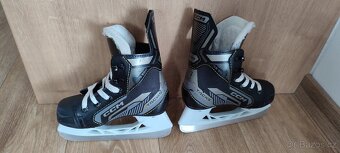 Dětské brusle CCM Tacks AS 550 vel. Y10 (stélka 17,8 cm) - 4