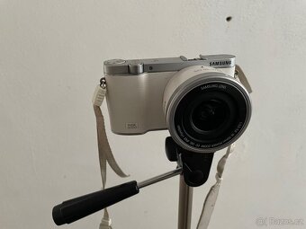 Digitální fotoaparát Samsung NX3000 spolu se stativem - 4