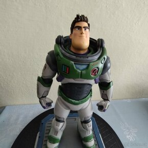 Buzz Rakeťák 40cm soška - 4