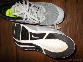ODLEHČENÉ TENISKY NIKE V.38 TOP STAV - 4