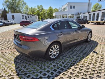 Jaguar XE 2,0 Pobočka Kolín (2017) - 4