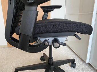 Kancelářská židle Steelcase Think PC 17 300,- ZÁNOVNÍ - 4