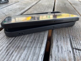 Prodám IPhone 15 - 4