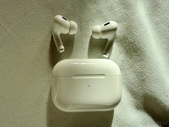 Apple AirPods Pro (2. generace) s MagSafe pouzdrem (USB-C) - 4