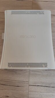 Xbox 360 + 2 ovladače + 4 hry - 4