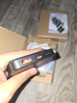 BEZDRÁTOVÁ MAGNETICKÁ POWER BANKA 10000mAh je ideálním řešen - 4