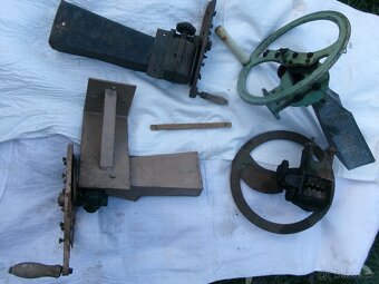 prodám dvoukolák, litinové boky podstavce na šicí stroj, vho - 4