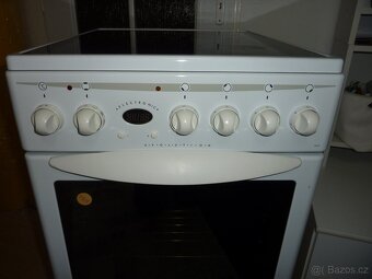 Elekrtický sporák Mora 3479, plně funkční, čistý - 4