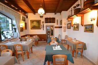 Prodej zavedeného rodinného penzionu + rozestavěná stavba - - 4