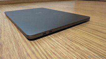 Apple MacBook Pro 13,3", i7, 16GB RAM, 250GB SSD - 4