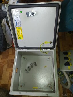 Kovový elektro rozvaděč s ovládačkou - 4