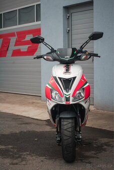 APRILIA SR 50 MAX BIAGGI REPLIKA - 4