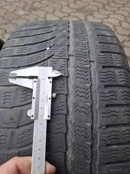 245/40/17 Nokian zimní - 4
